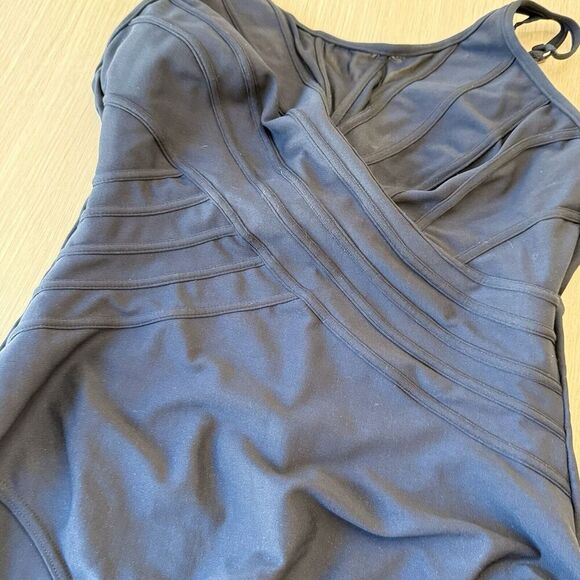 Miraclesuit 6552363 Tigre Sombre One-Piece Swimsuit Size 16 Black Xx1056 - Picture 3 of 8